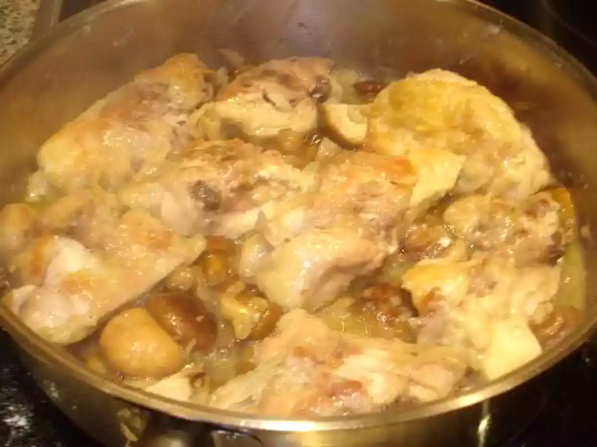 Pollo con funghi (Pollo con setas) - foto 3