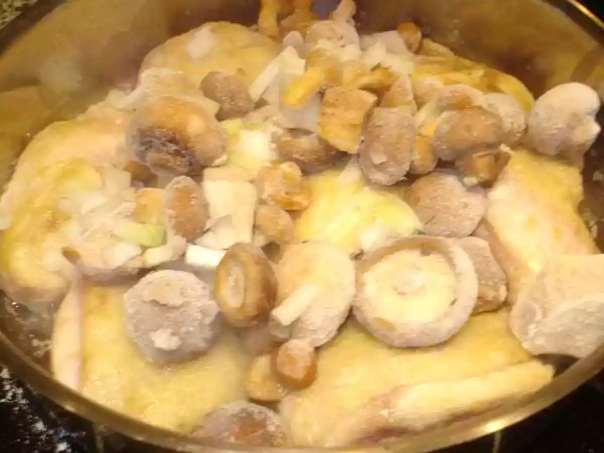 Pollo con funghi (Pollo con setas) - foto 4