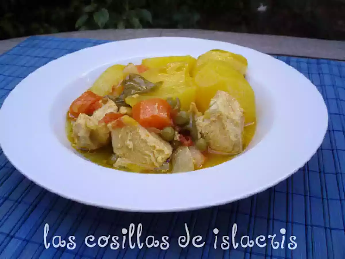 Pollo con patatas, zanahorias y guisantes en FUSSIONCOOK