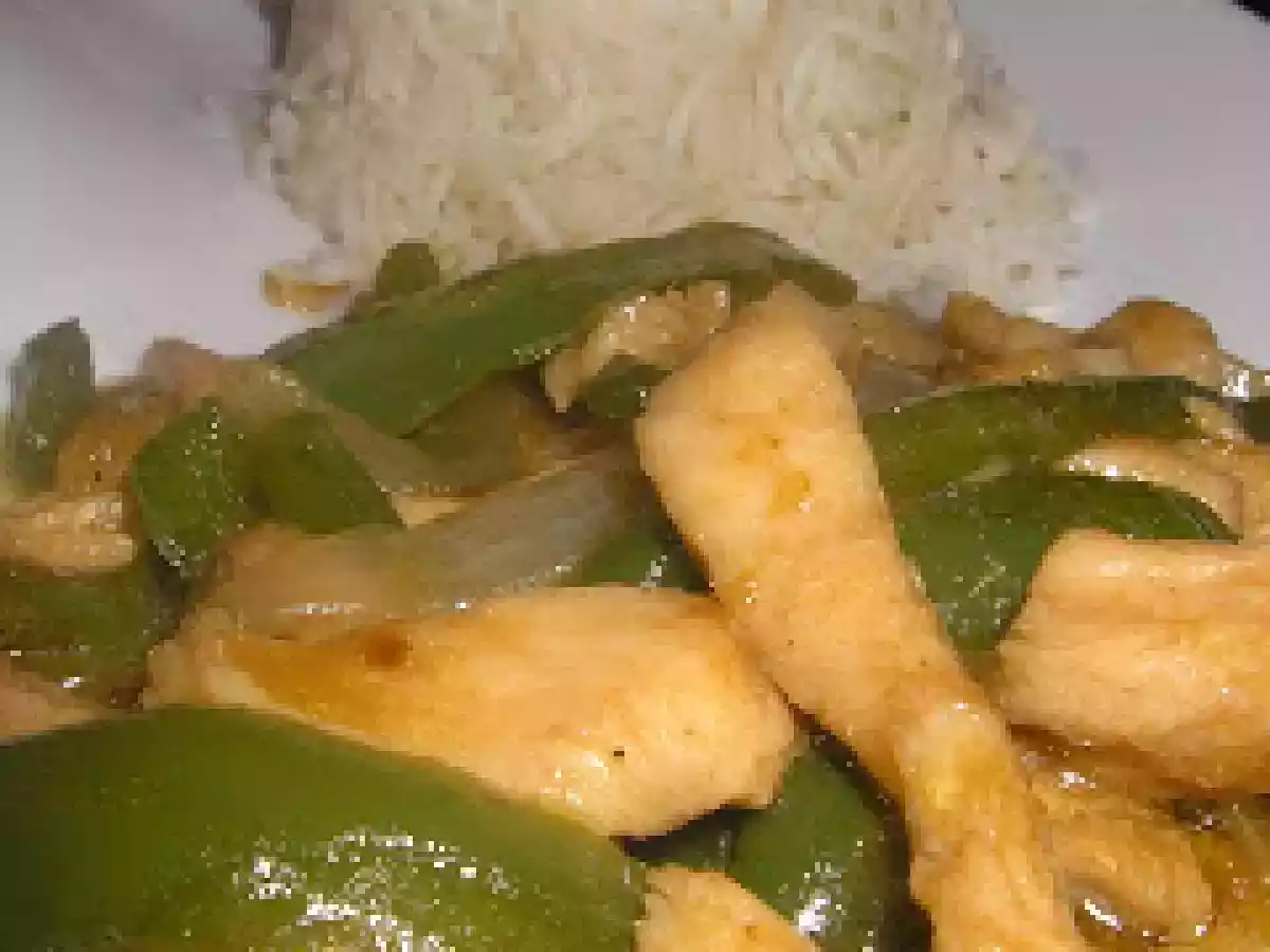 Pollo con pimiento verde, estilo oriental (a mi manera).
