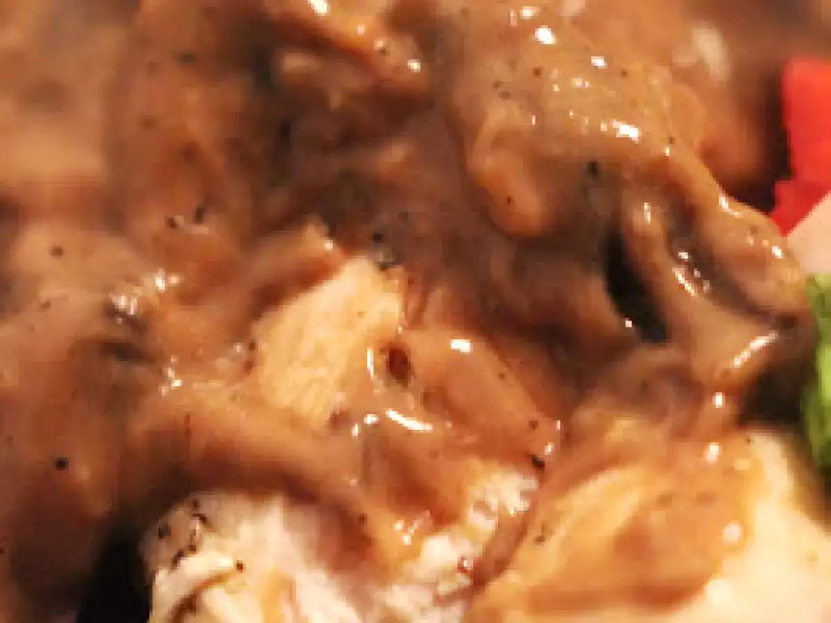 Pollo con salsa de hongos y coco