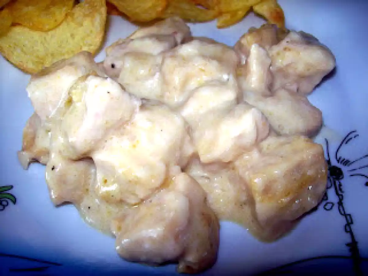 Pollo con salsa de quesitos