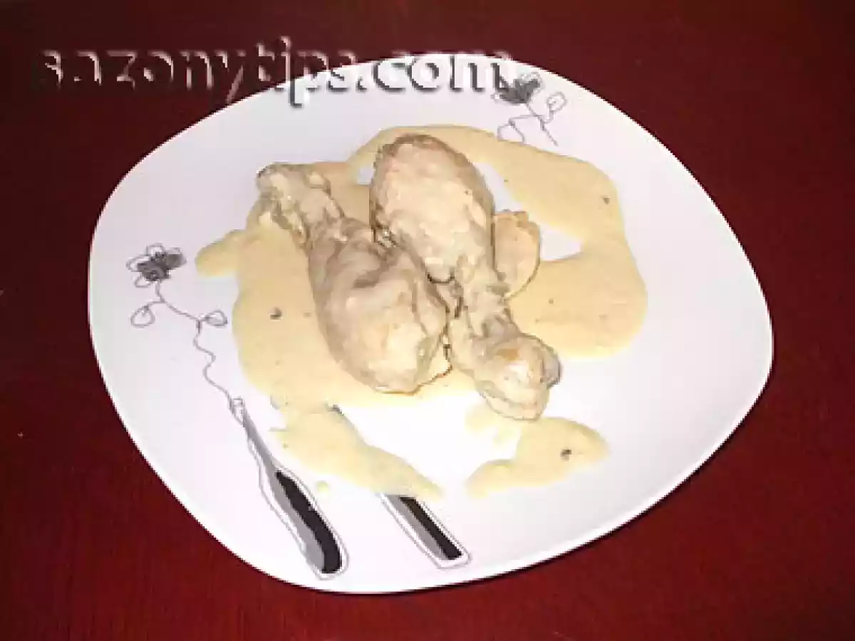 Pollo con salsa de queso