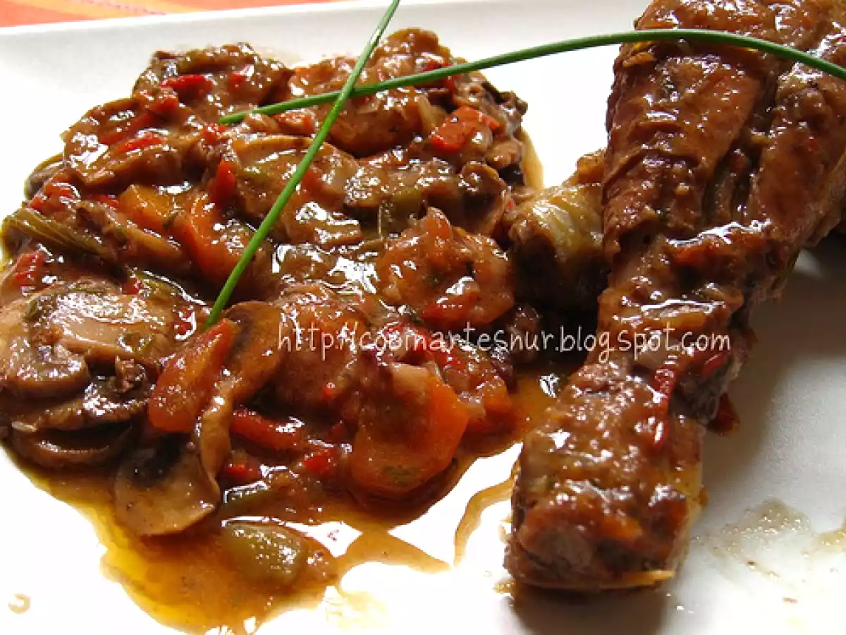 Pollo con salsa en cocotte de hierro fundido