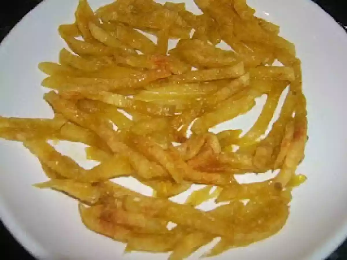 Pollo con setas y salsa de tomate al tomillo.