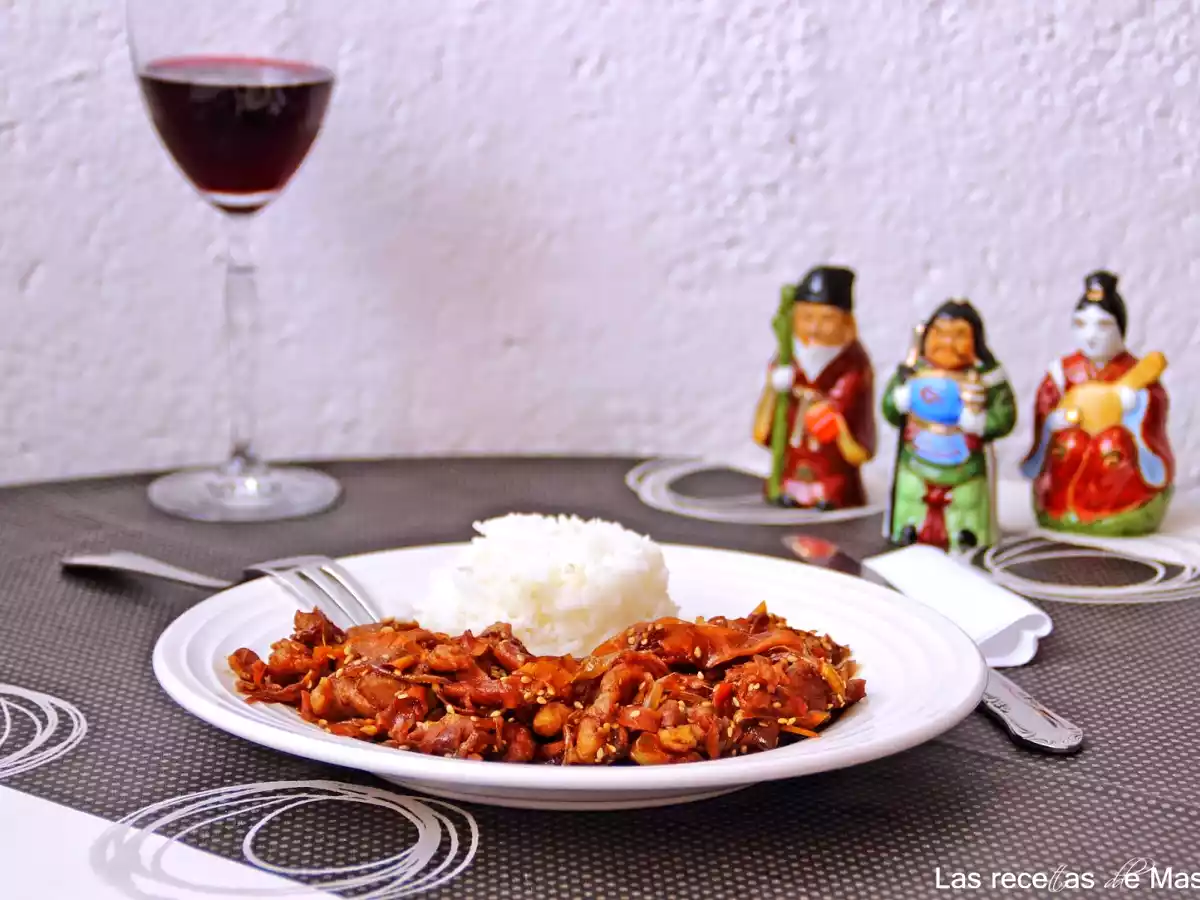 Pollo crujiente con salsa de soja y sésamo