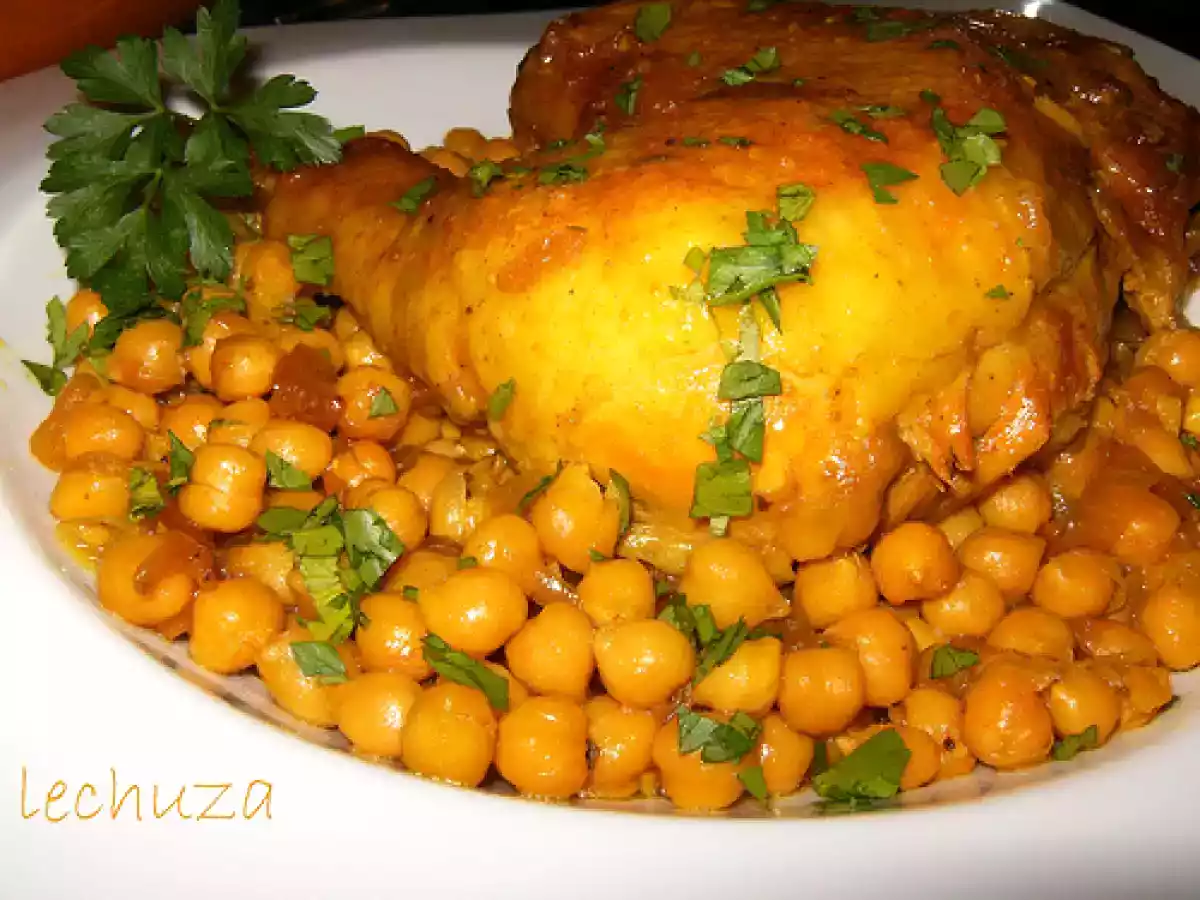Pollo de corral con garbanzos especiados