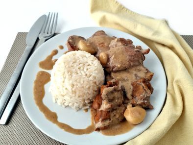 Pollo en adobo filipino