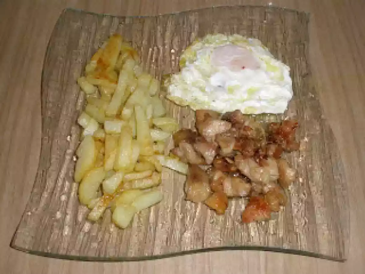 Pollo en Ajo Cabañil con Patatas Fritas