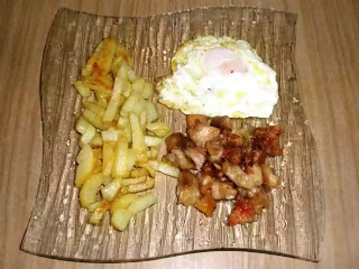 Pollo en Ajo Cabañil con Patatas Fritas - foto 2