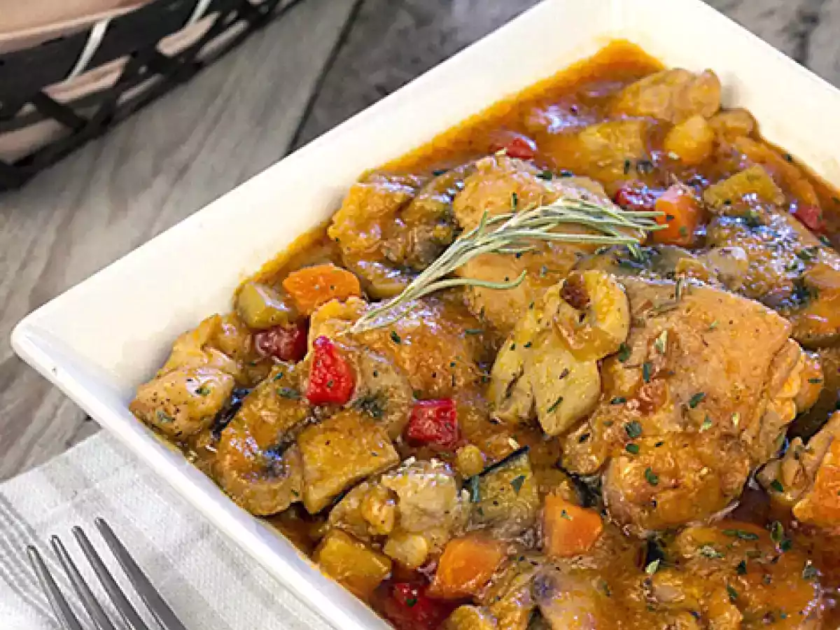 Pollo en salsa con champiñones