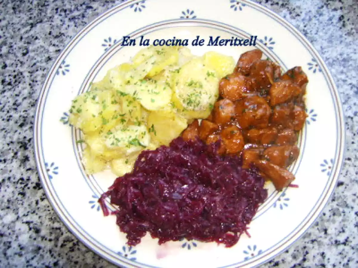 Pollo en salsa de soja y patatas guarnición