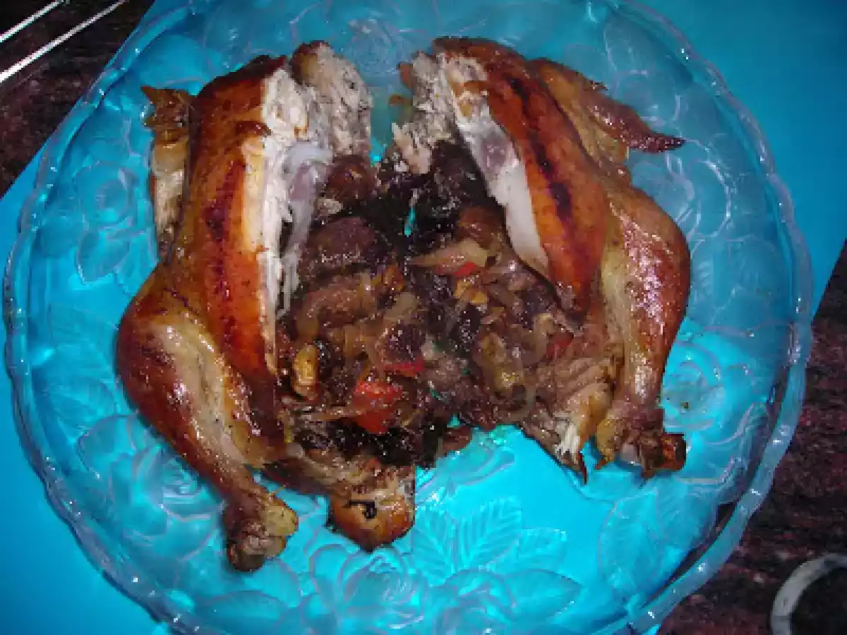 Pollo relleno asado en bolsa.
