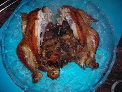 Pollo relleno asado en bolsa.