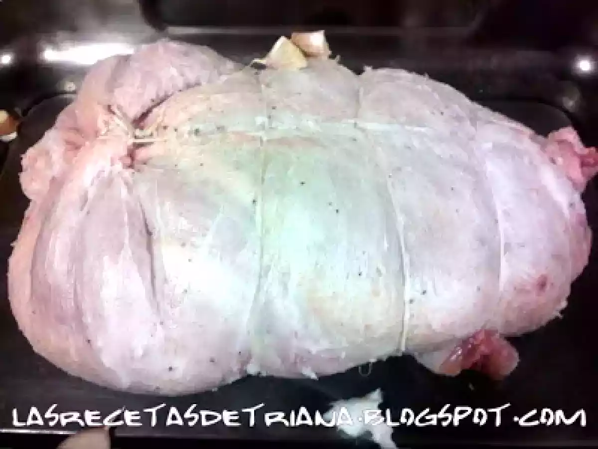 Pollo relleno con bacon y pasas. - foto 3