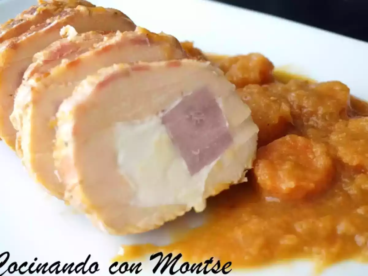 Pollo relleno con salsa de zanahorias