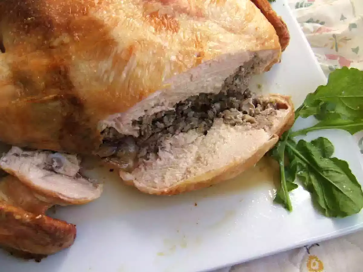 POLLO RELLENO DESHUESADO - foto 3