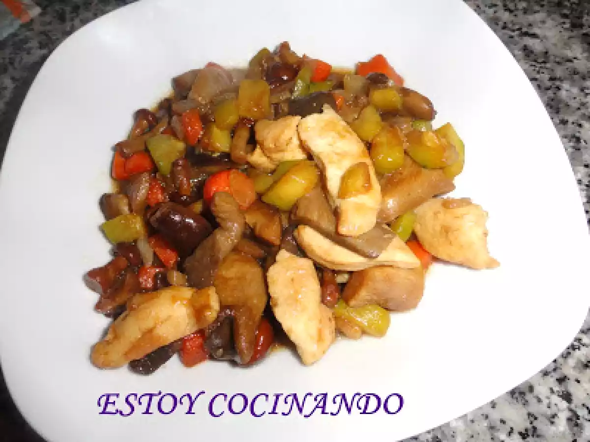 Pollo y verduras con salsa de soja