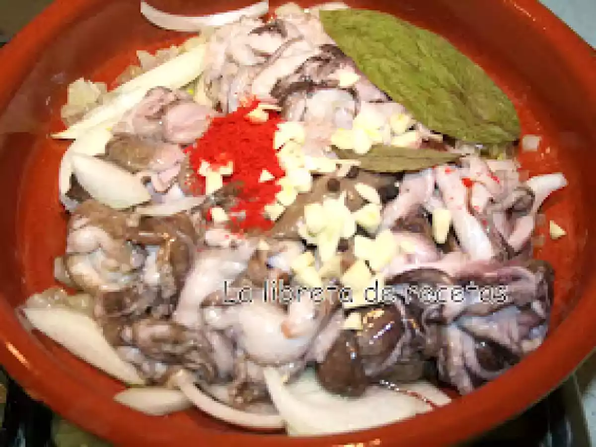 Polpets en seba de la bis (pulpitos con cebolla)