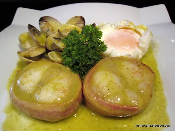 Popietas de rape con almejas y huevo en salsa verde