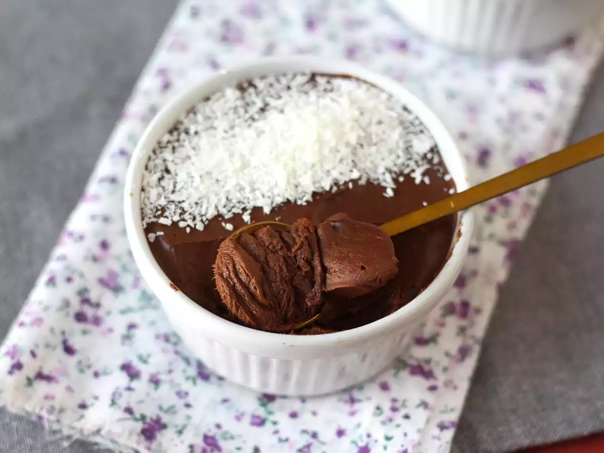 Postre de chocolate con sólo 2 ingredientes - foto 3