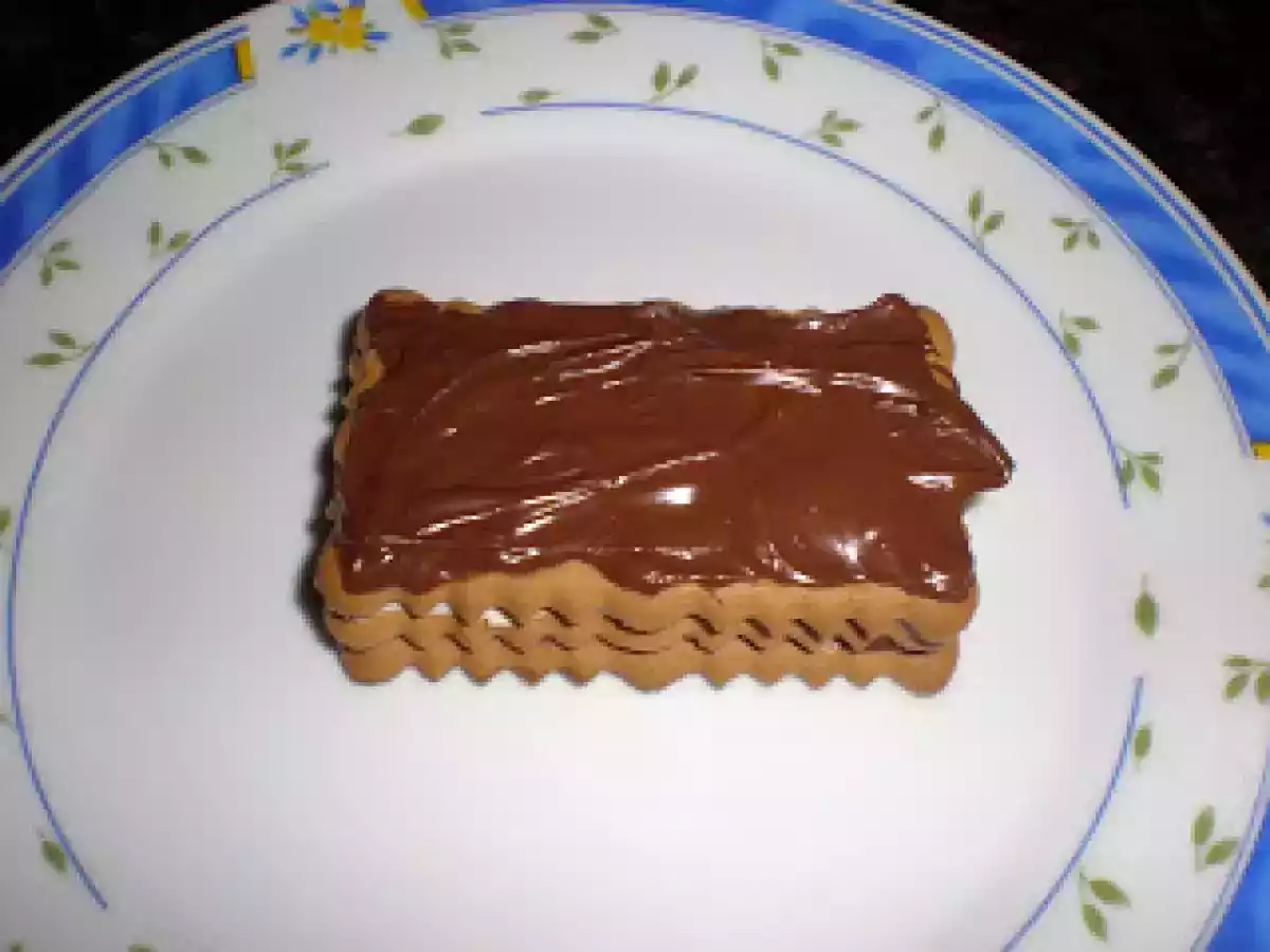 Postre de galletas, nata y nutella