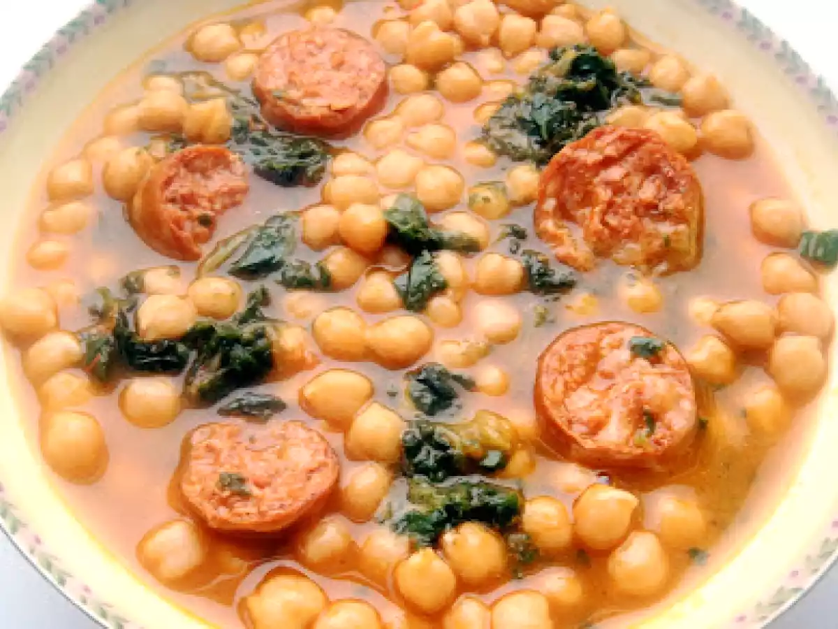 Potaje de garbanzos, acelgas y chorizo