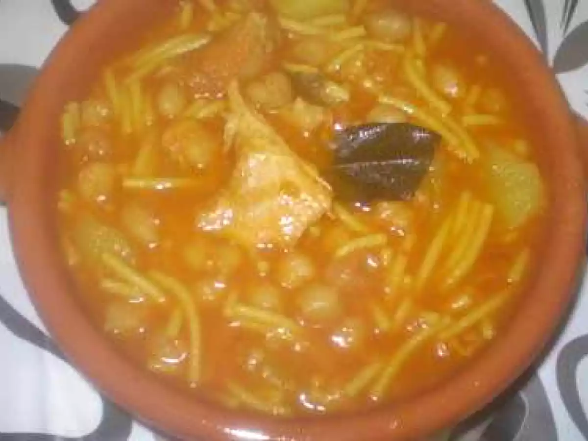 POTAJE DE GARBANZOS CON BACALAO