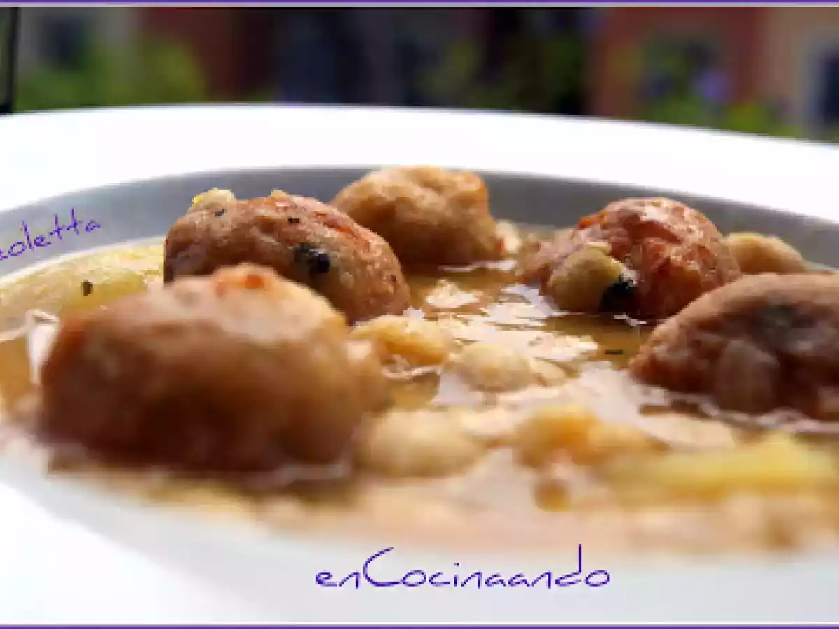 Potaje de garbanzos con panetes de bacalao