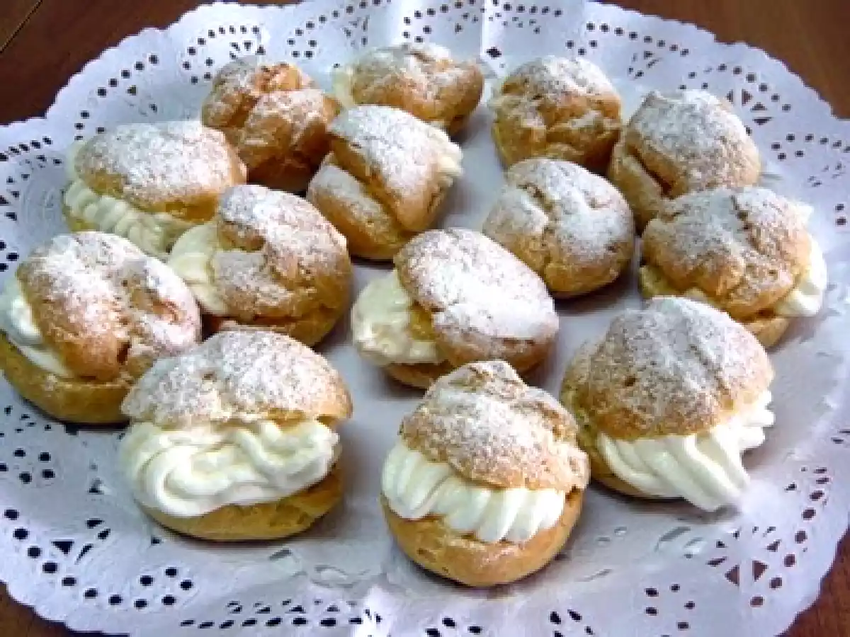 Profiteroles o bocaditos de nata