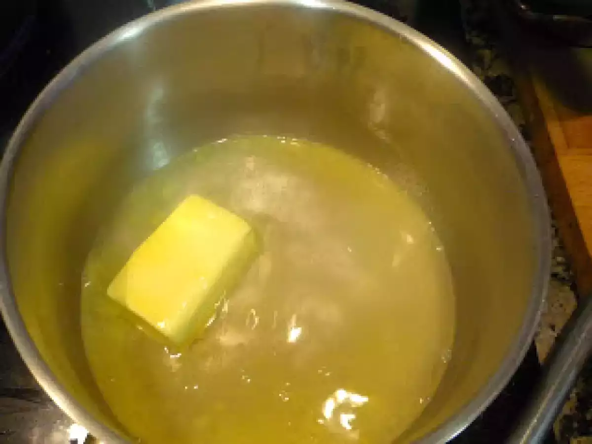 PROFITEROLES RELLENOS DE NATA CON SALSA DE CHOCOLATE CALIENTE - foto 3