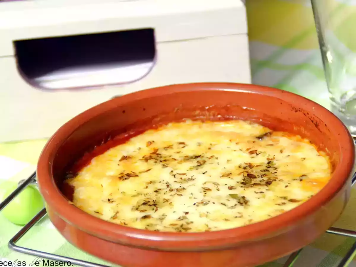 Provolone con tomate y orégano (provoleta)