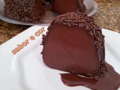 Pudim Brigadeiro com calda de chocolate