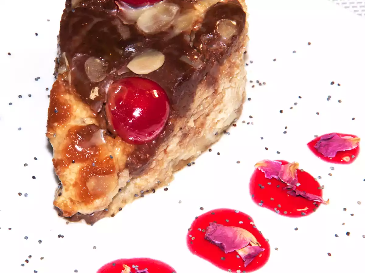 Pudin de pan, manzana, almendra y chocolate