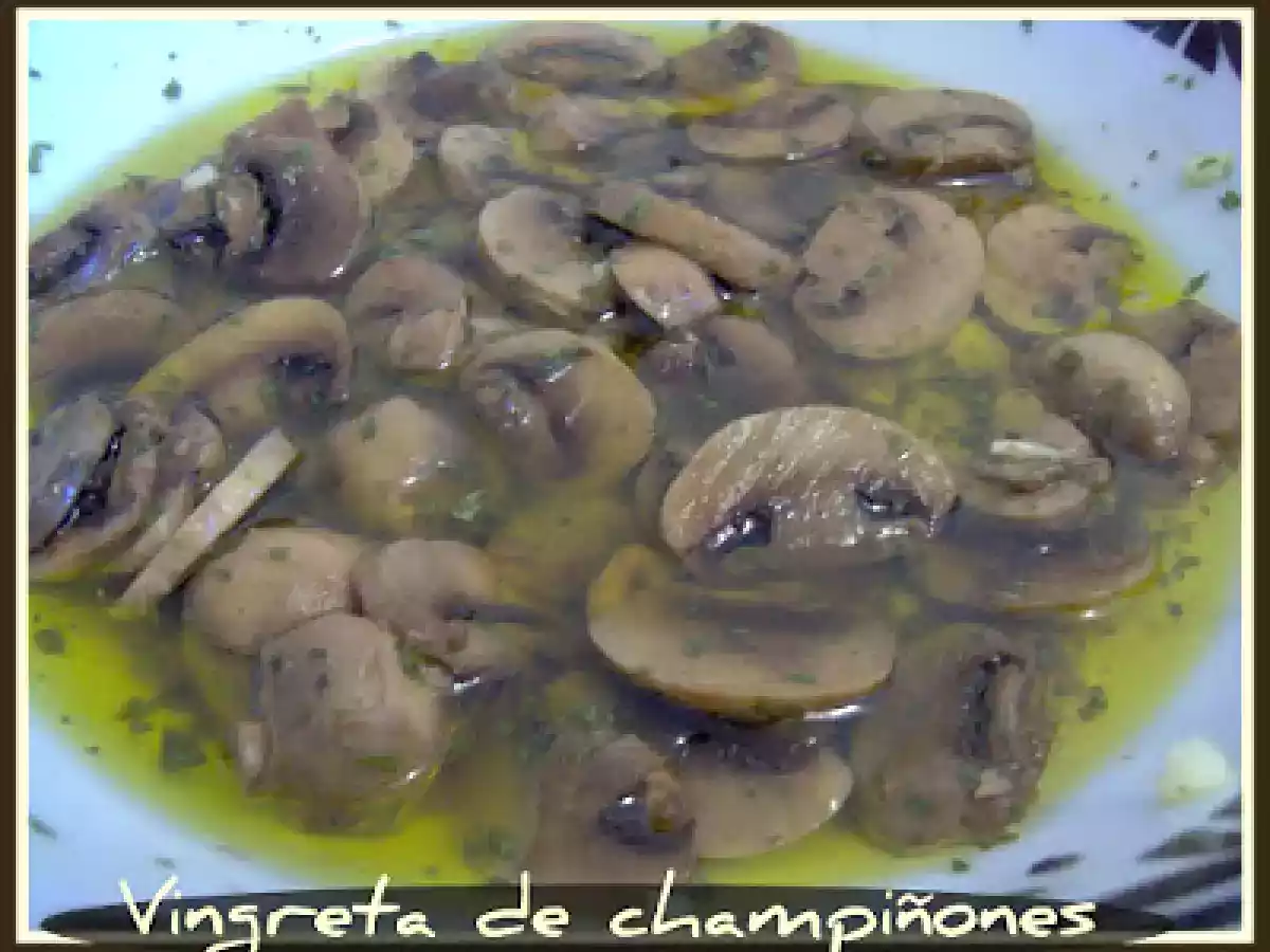 PUNTILLAS DE CALAMAR CON VINAGRETA DE CHAMPIÑONES