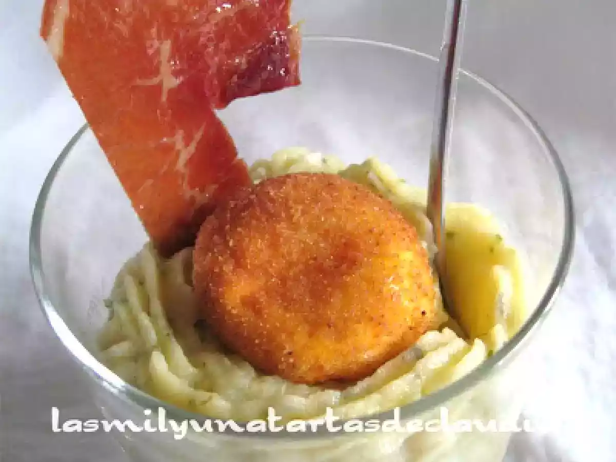 Puré de patatas con ali-oli, crujiente de jamón y croqueta de yema - foto 2