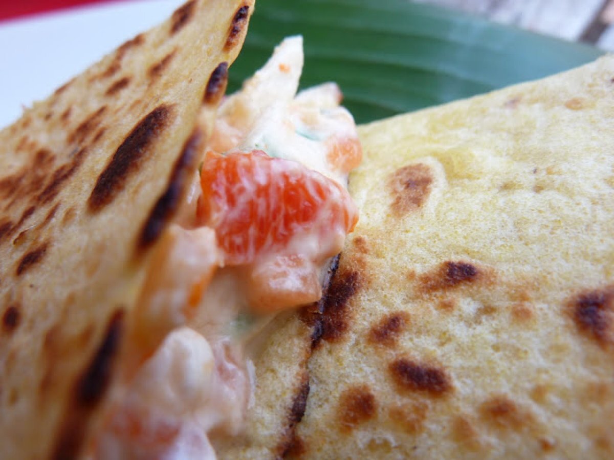 Quesadillas de surimi y papaya con crema de mango. Receta Petitchef