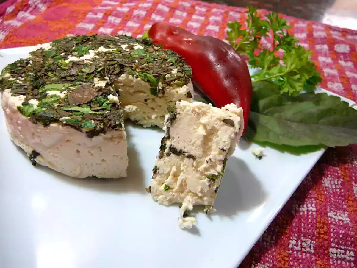 Queso casero a las finas hierbas