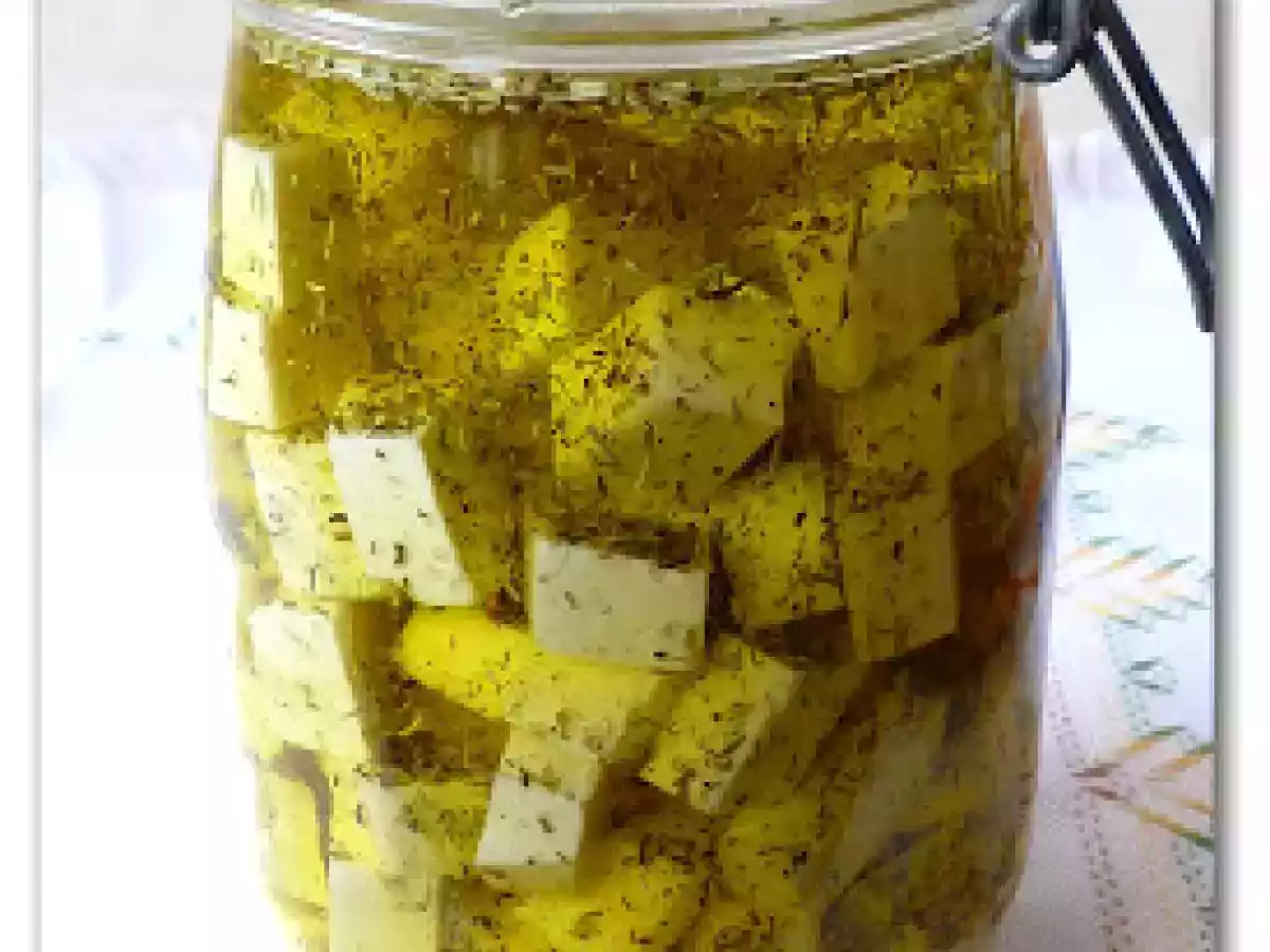 Queso en aceite con hierbas