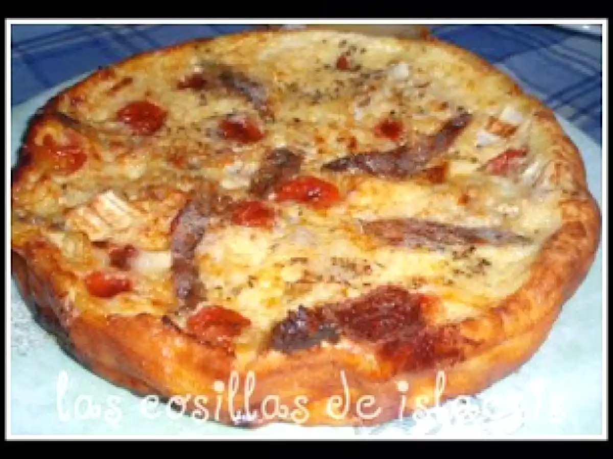 Quiche con tomates cherrys, queso de cabra y anchoas