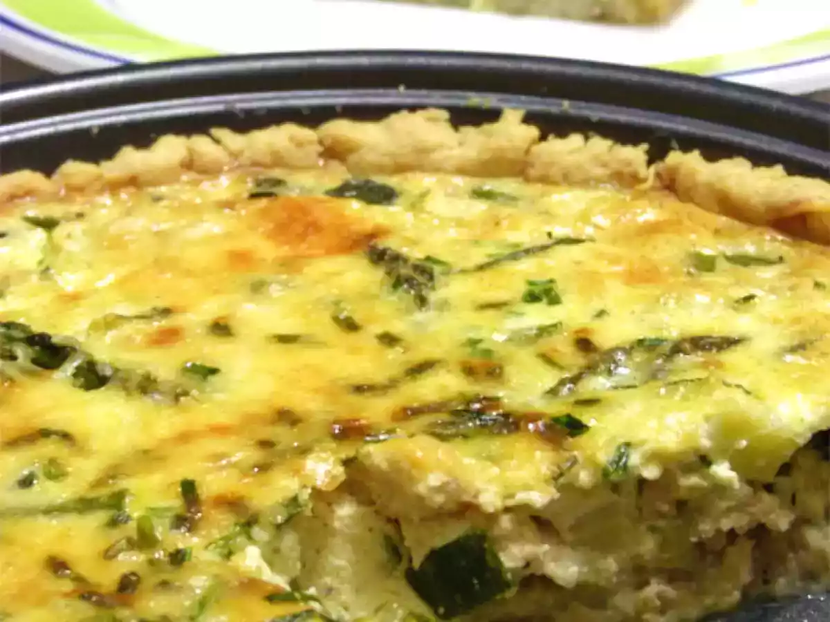 Quiche de calabacín, espárragos y pollo
