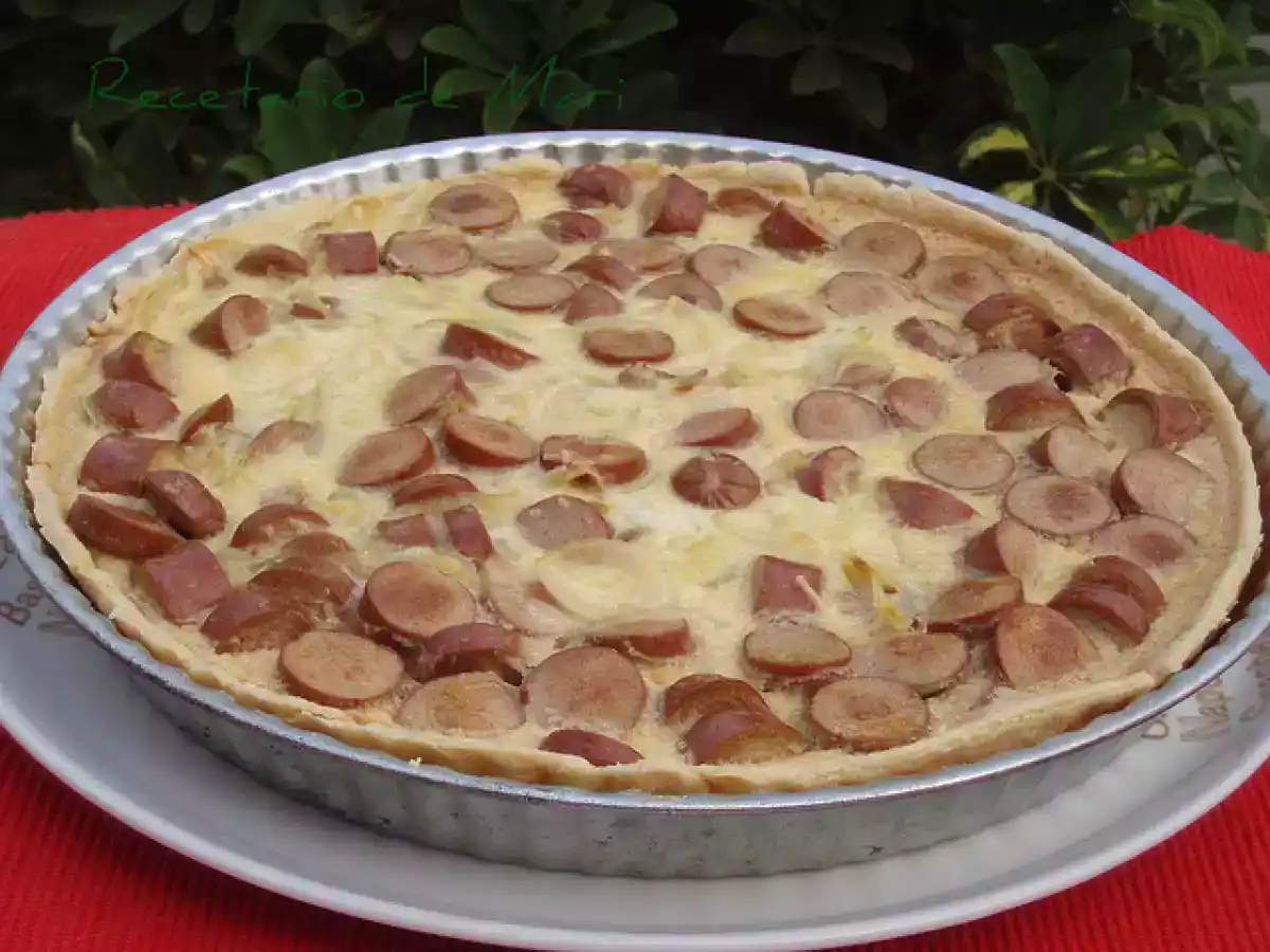 Quiche de cebolla y salchichas