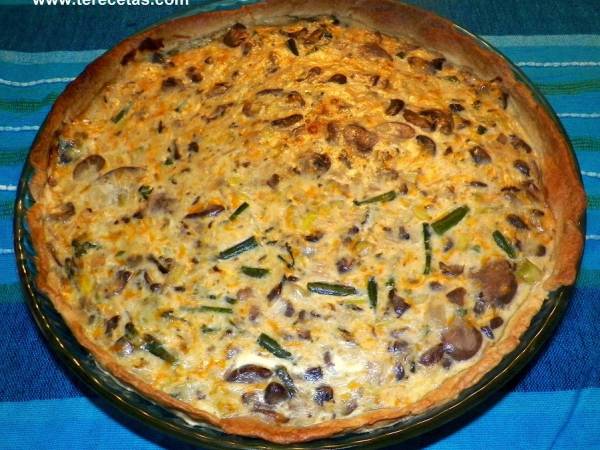 Quiche de champiñones, espárragos y puerros.