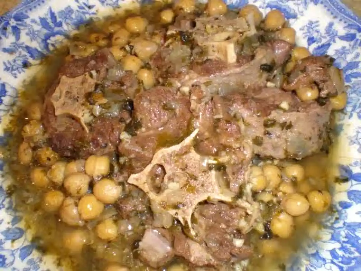 RABO DE TORO CON GARBANZOS