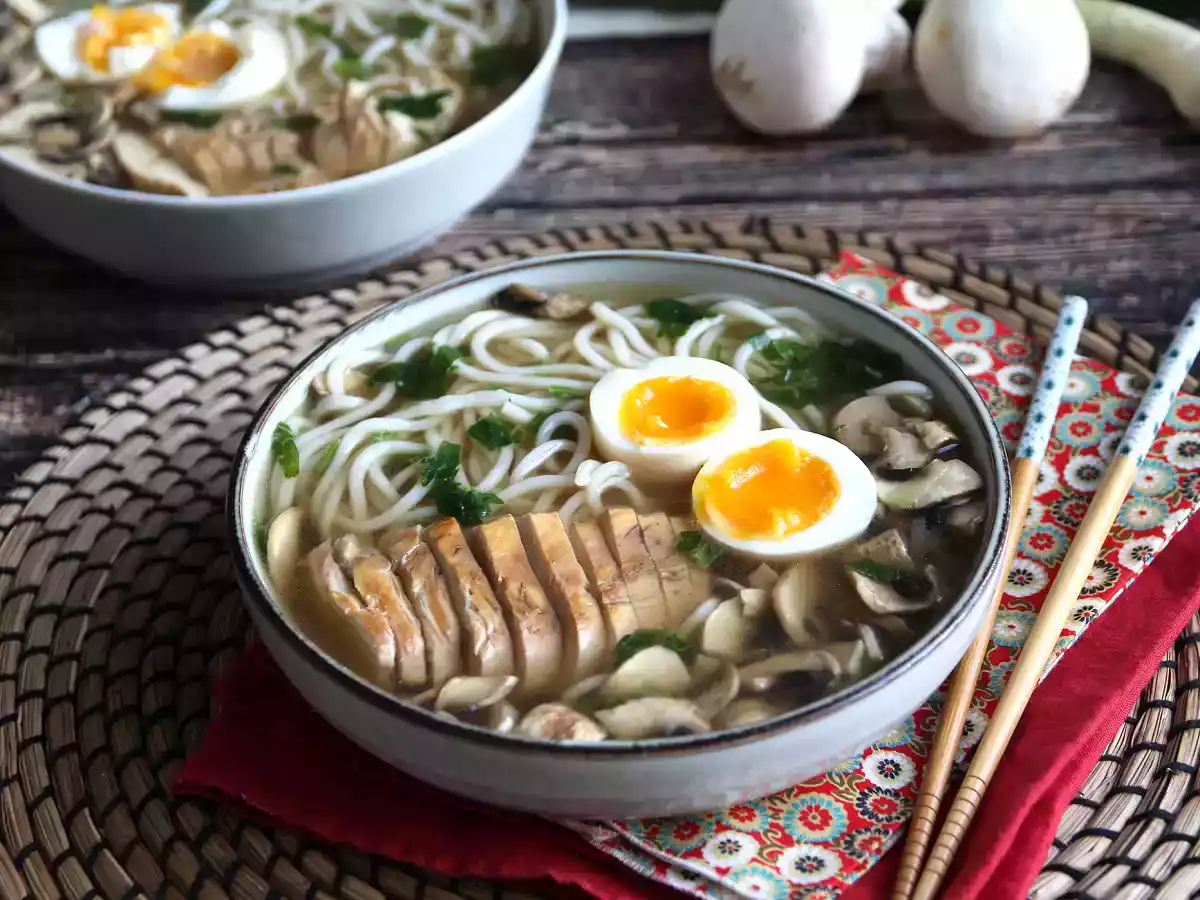 Ramen de pollo ¡La versión fácil de esta emblemática sopa asiática!
