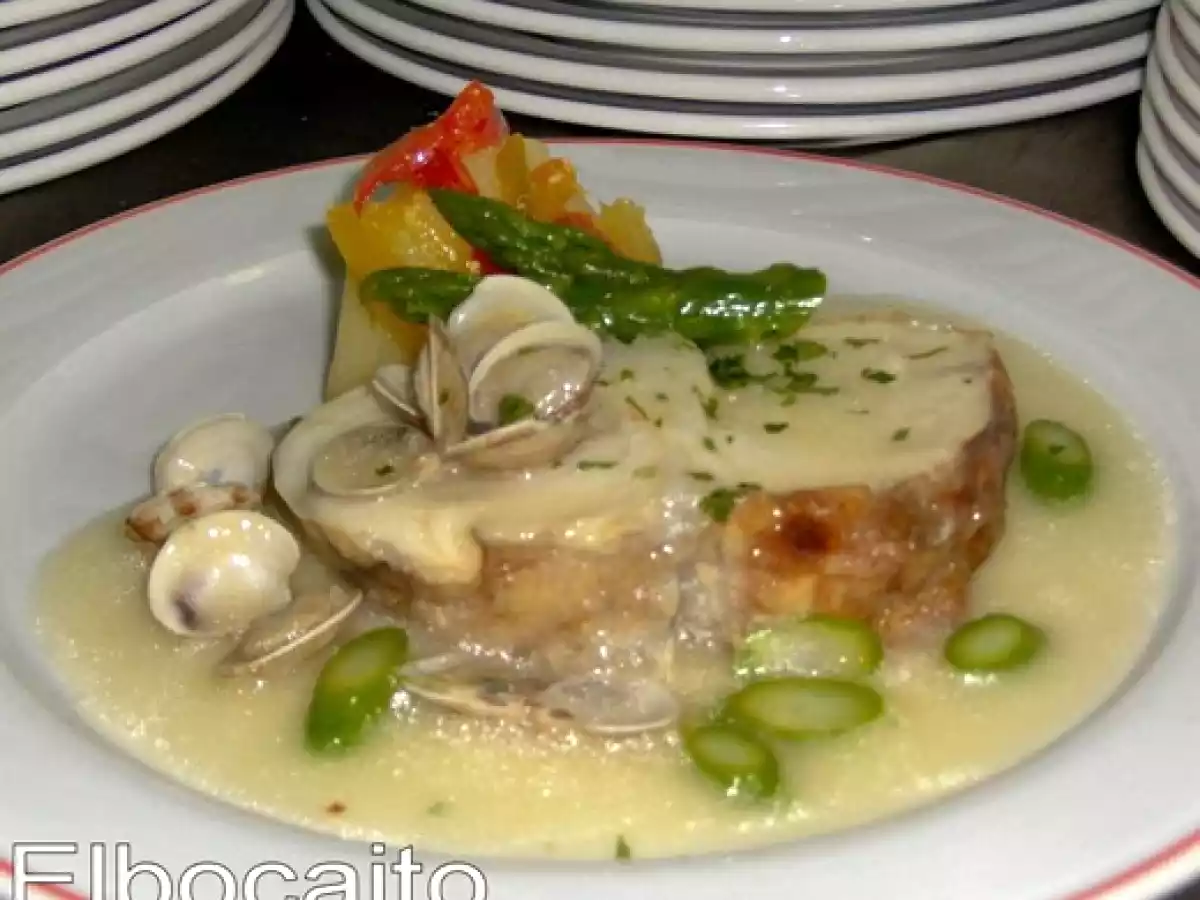 Rape asado con su velouté y chirlas