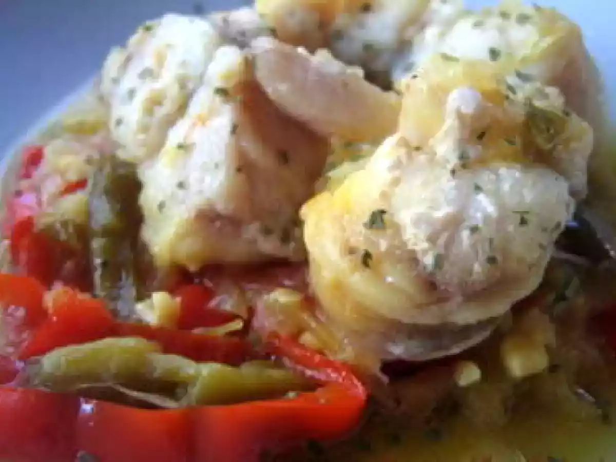 Rape con cebolla y pimientos