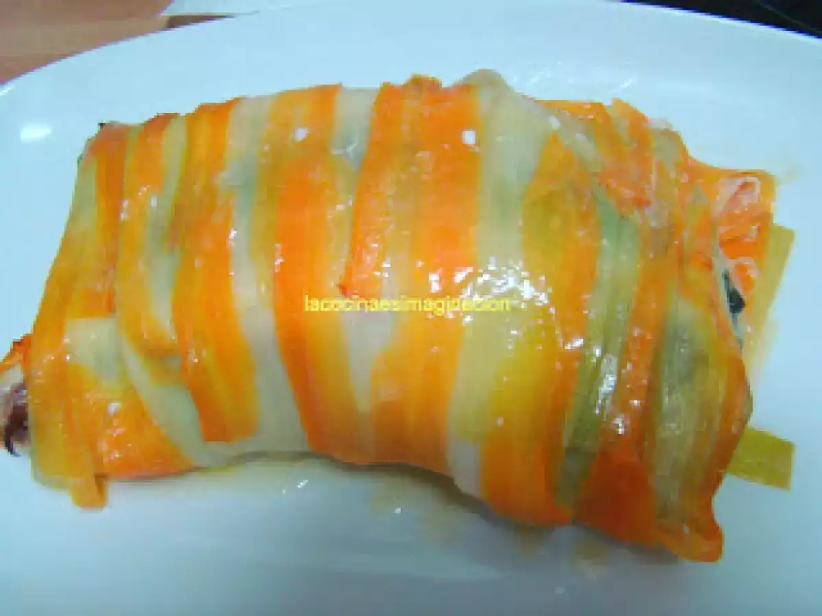 Rape con espinacas y gambas envuelto con puerro y zanahoria - foto 2