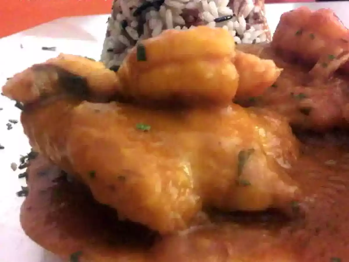 Rape en salsa americana y arroz salvaje