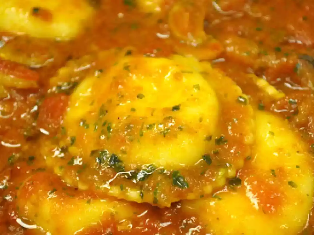 Ravioles Con Salsa De Tomate Y Pesto... - foto 2